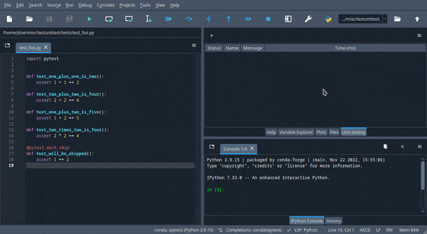 Spyder running tests using the Run button and the Run menu item